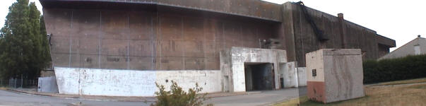 Basis vom ehemaligen Eingang gesehen