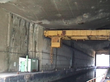 die Schleuse zur Slipanlage