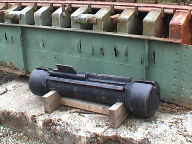 der Mitnahmebolzen f�r die V-1