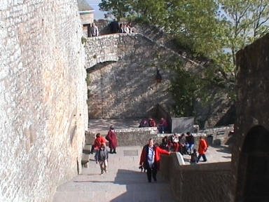 aus dem Kloster raus