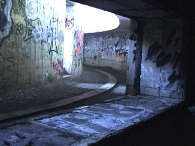 Blick in den Gesch�tzraum durch Munitionsschleuse